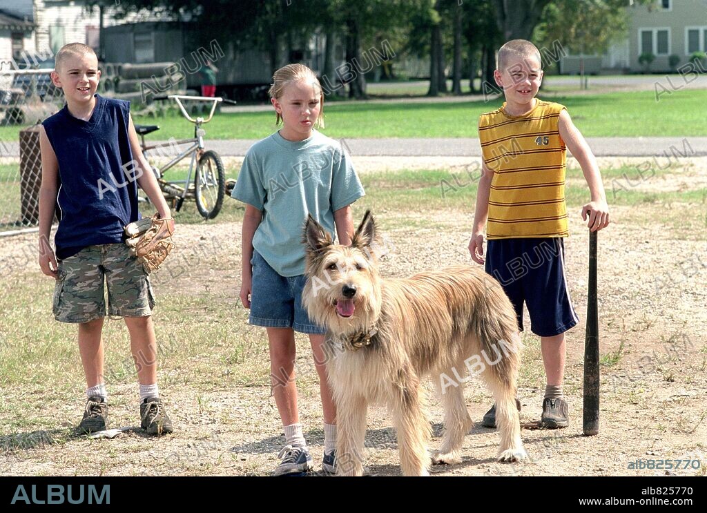 ANNASOPHIA ROBB, LUKE BENWARD and NICK PRICE in BECAUSE OF WINN-DIXIE, 2005, directed by WAYNE WANG. Copyright 20TH CENTURY FOX / TENNER, SUZANNE.