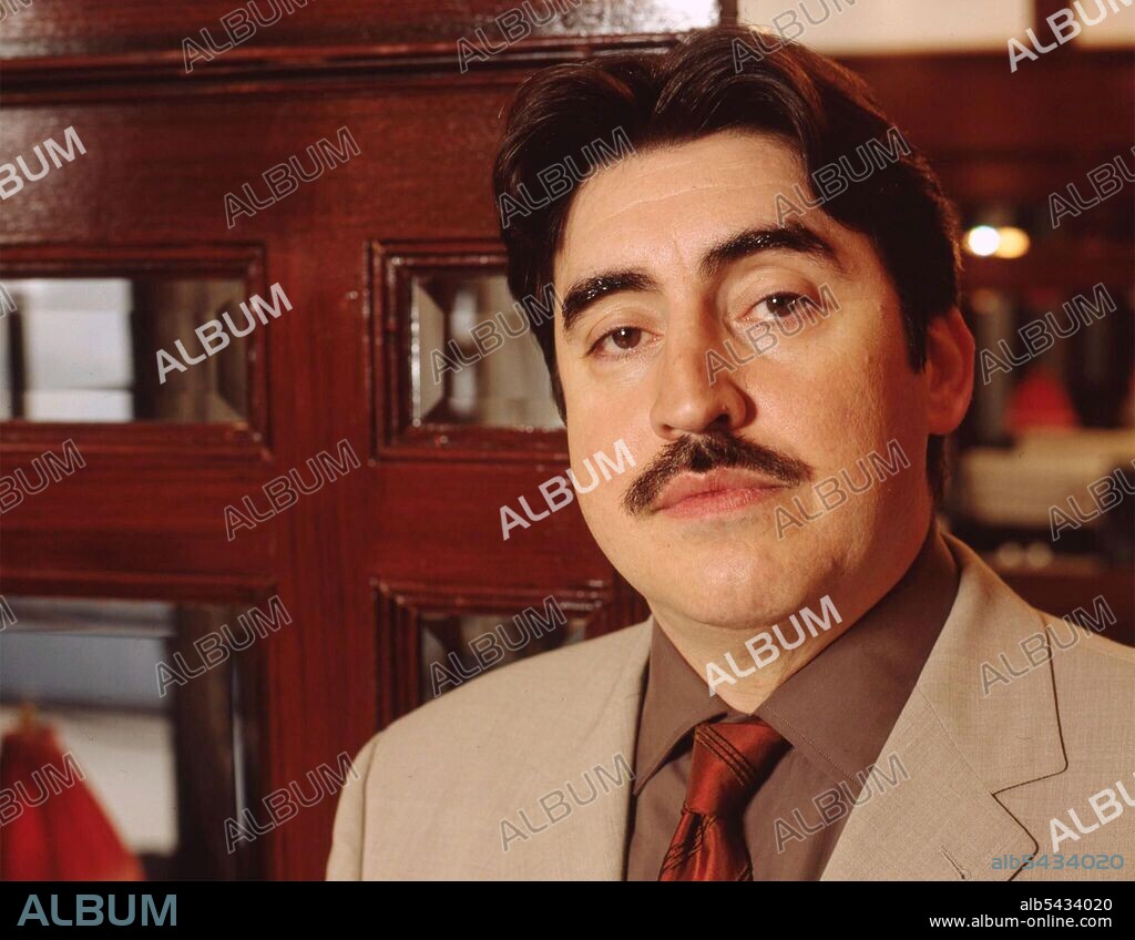 ALFRED MOLINA en ASESINATO EN EL ORIENT EXPRESS, 2001 (MURDER ON THE ORIENT EXPRESS), dirigida por CARL SCHENKEL.