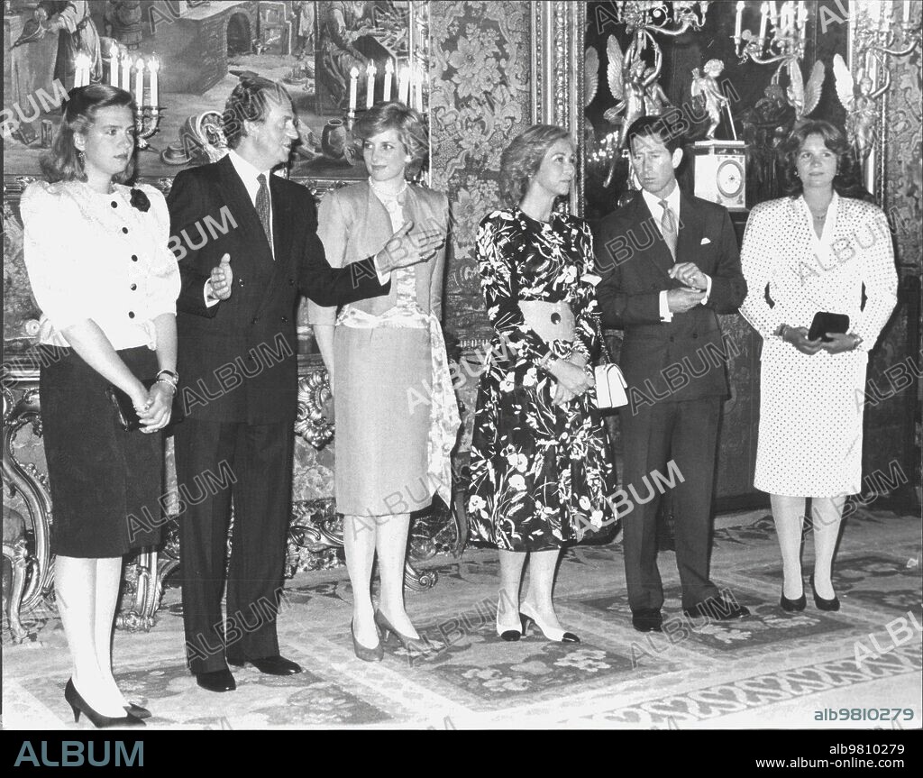 21 abril 1987. Viaje De,los Príncipes de Gales A Madrid: en la imagen con sus Majestades los Reyes y las Infantas Elena y Cristina, poco antes del almuerzo.