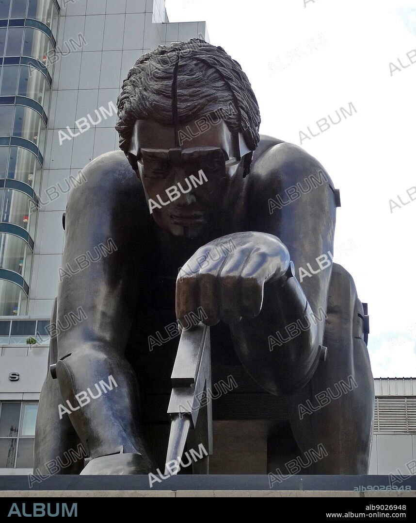 Bronze sculpture. Showing Isaac Newton, after William Blake, by Eduardo Paolozzi, 1995, British Library, London.