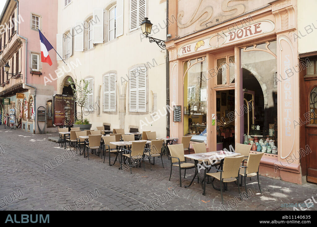 Cafe Au Croissant Dore, Rue Marchands, Colmar, Alsace, France, Europe.