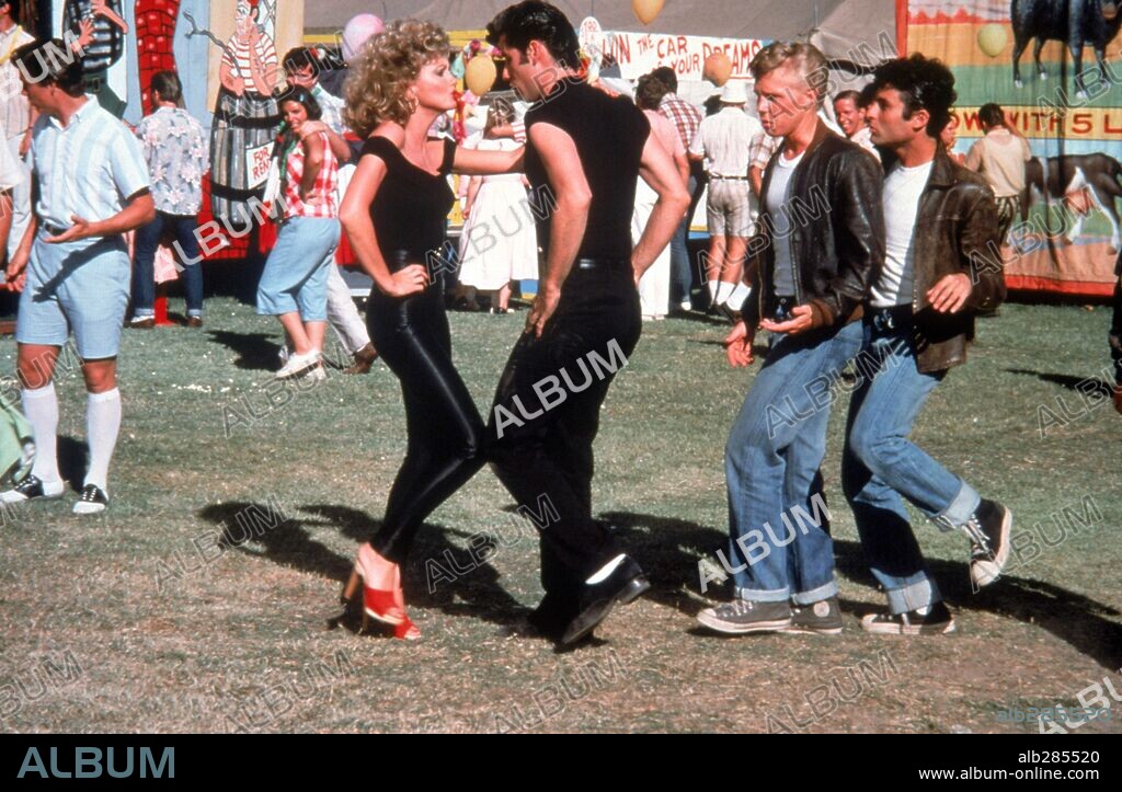 OLIVIA NEWTON JOHN y TRAVOLTA JOHN. JOHN TRAVOLTA y OLIVIA NEWTON-JOHN en GREASE, 1978, dirigida por RANDAL KLEISER. Copyright PARAMOUNT PICTURES.