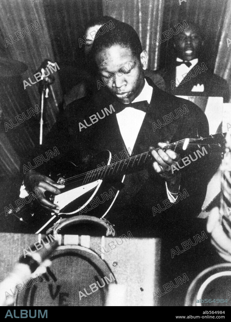 El guitarrista Charlie Christian. Golden Gat Bailroom Garlem, NYC, 1939.
