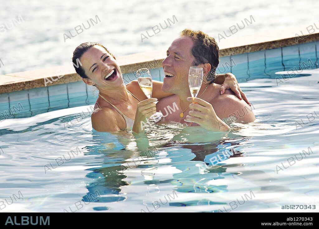 JON FAVREAU and KRISTIN DAVIS in COUPLES RETREAT, 2009, directed by PETER BILLINGSLEY. Copyright STUBER PROD./WILD WEST PICTURE SHOW PRODUCTIONS / JOHNSON, JOHN.