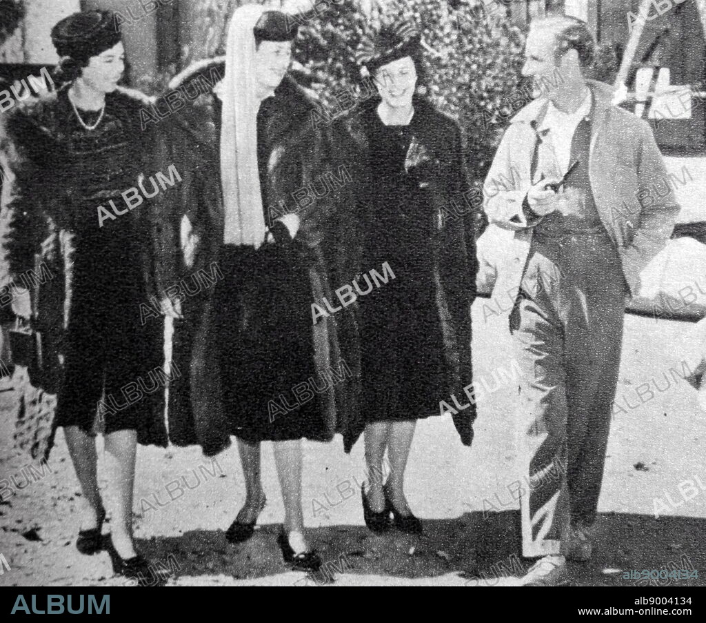 Actor Leslie Howard with the Duchess of Sutherland, Elizabeth Leveson-Gower, and Lady Margaret Egerton on the set of Gone with the Wind. Leslie Howard Steiner (3 April 1893 - 1 June 1943) was an English actor, director and producer. Gone with the Wind is a 1939 American epic historical romance film adapted from the 1936 novel by Margaret Mitchell.