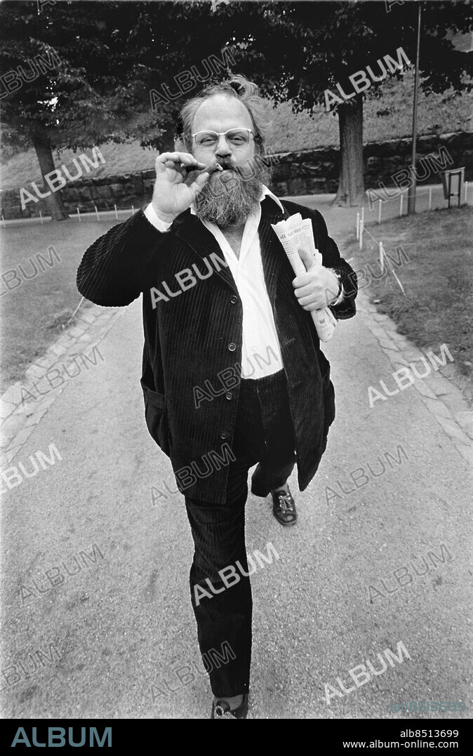 1973-10.. Ernst Günther, skådespelare och regissör.. Foto: Ulf Stråhle / RiR / SVT / Kod: 5600. Bild och reportage publ. i RiR 37/73 omslag och sid. 4-6 inför TV-pjäsen Revisorn.. RiR 20985 sv/v neg . Mustascher Skägg.