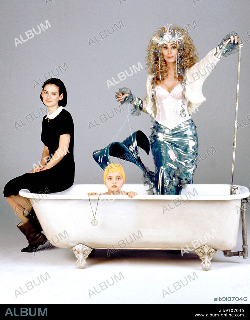 CHER, CHRISTINA RICCI y WINONA RYDER en SIRENAS, 1990 (MERMAIDS), dirigida por RICHARD BENJAMIN. Copyright ORION PICTURES.