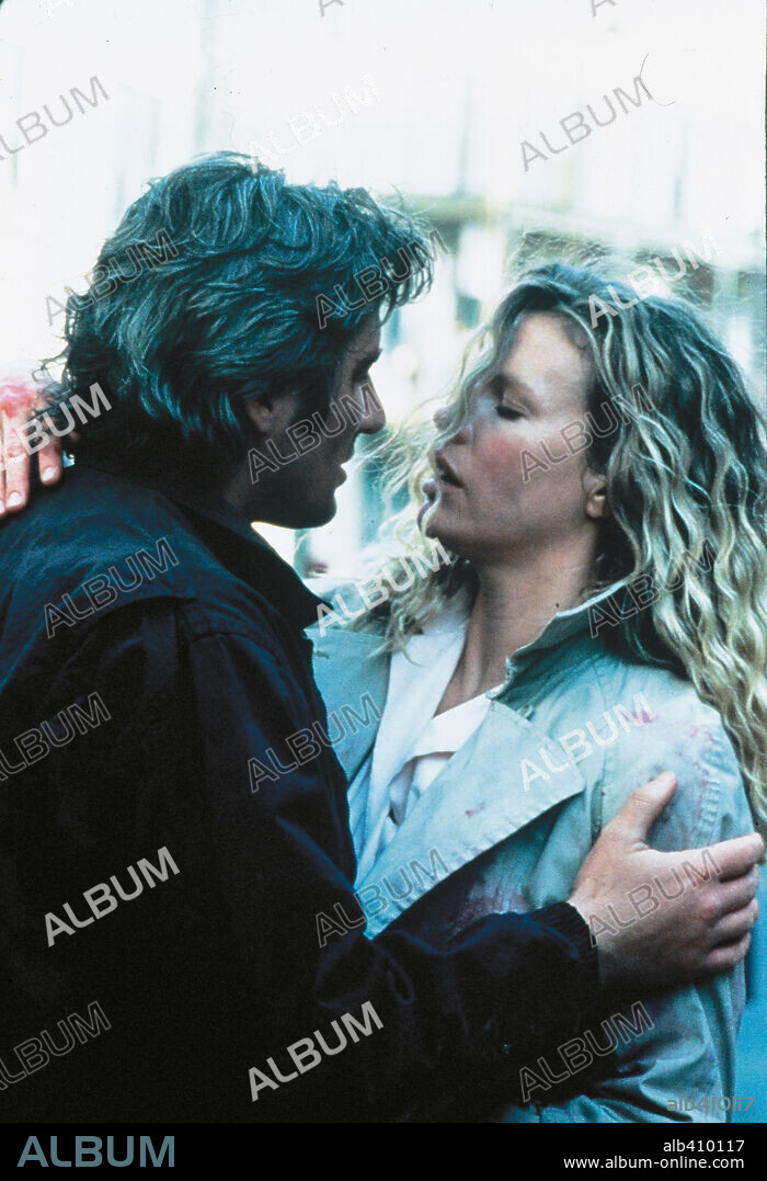 KIM BASINGER y RICHARD GERE en ATRAPADOS SIN SALIDA, 1986 (NO MERCY). Copyright TRI STAR PICTURES.