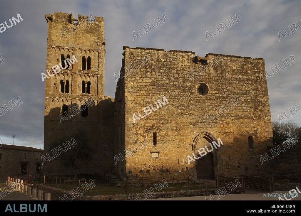 Sant Miquel de Fluvià; la Iglesia / Monasterio románica (siglo XI).