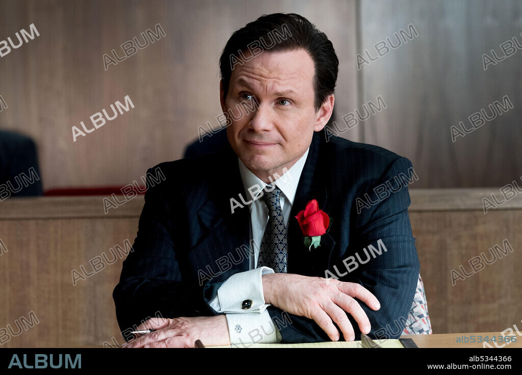 CHRISTIAN SLATER en DIRTY JOHN, 2020, dirigida por KAT CANDLER. Copyright ATLAS ENTERTAINMENT.