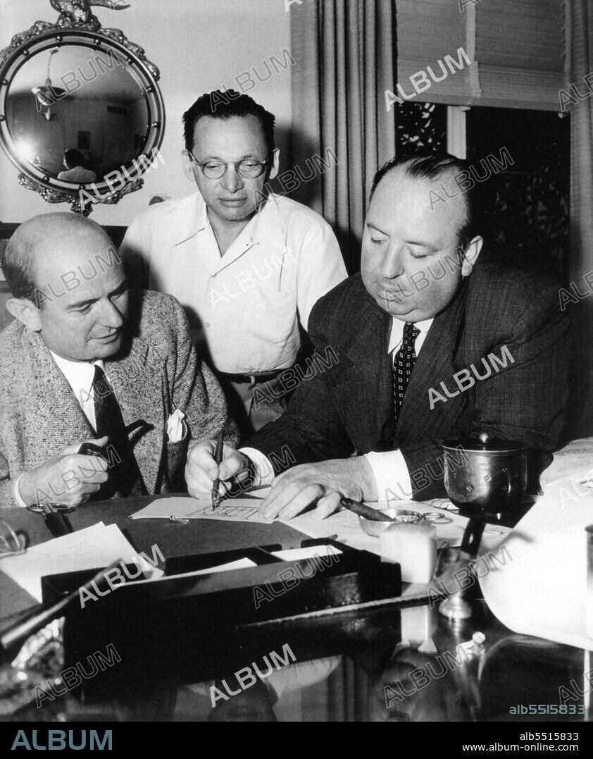 ALFRED HITCHCOCK en NÁUFRAGOS, 1944 (LIFEBOAT), dirigida por ALFRED HITCHCOCK. Copyright 20TH CENTURY FOX.