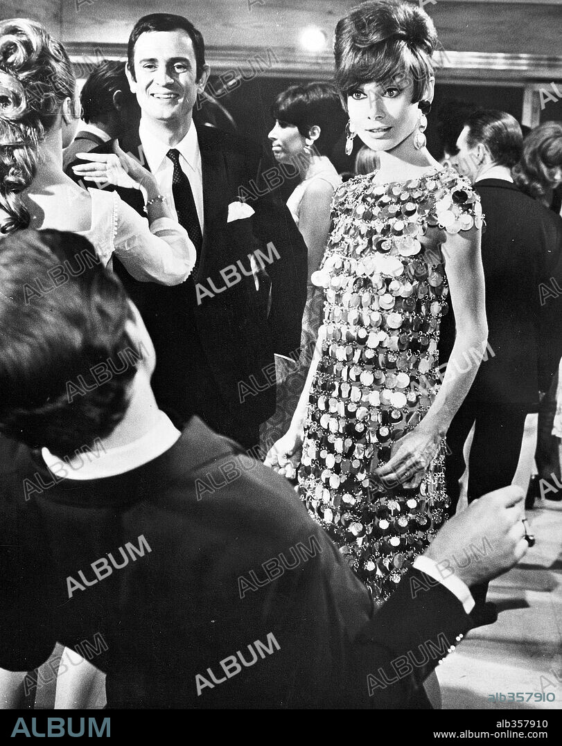 AUDREY HEPBURN en DOS EN LA CARRETERA, 1967 (TWO FOR THE ROAD), dirigida por STANLEY DONEN. Copyright 20TH CENTURY FOX.