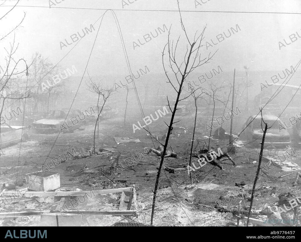 10 julio 1978. Explosion de un camión cisterna que Transportaba Propileno frente al Camping "los Alfaques" en san Carlos de la Rapita (Tarragona).