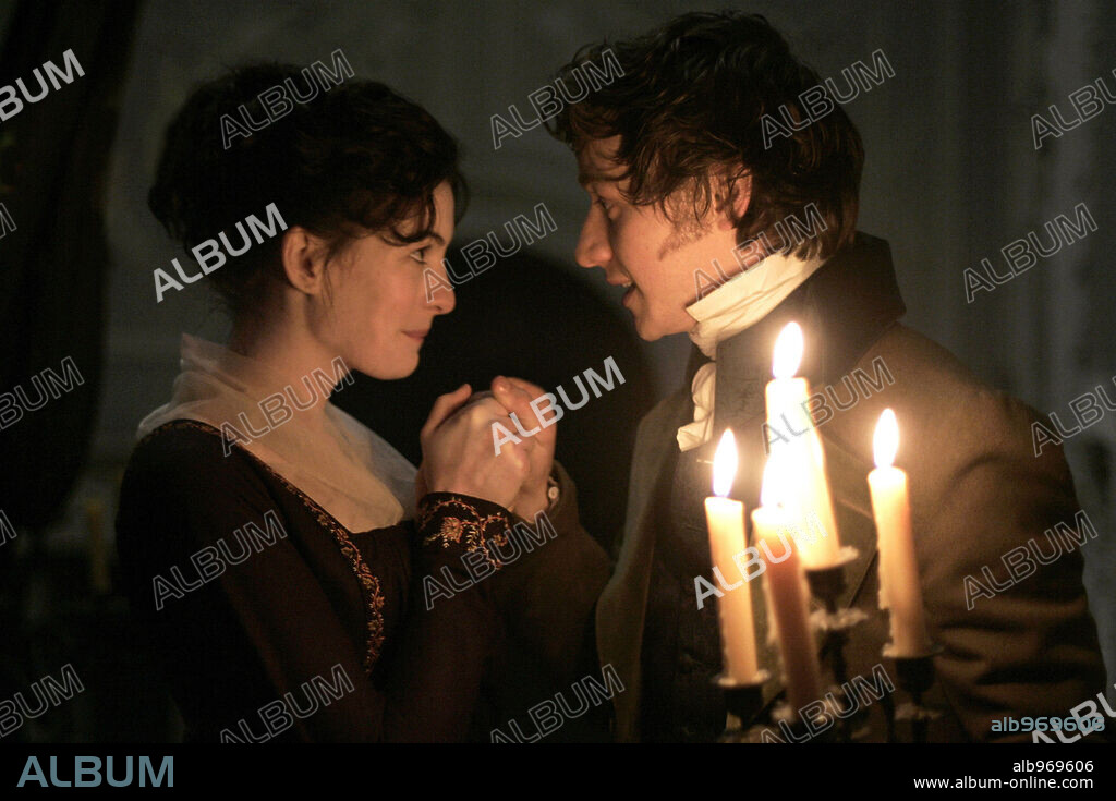 ANNE HATHAWAY y JAMES MCAVOY en LA JOVEN JANE AUSTEN, 2007 (BECOMING JANE), dirigida por JULIAN JARROLD. Copyright BLUEPRINT PICTURES/ECOSSE FILMS/OCTAGON FILMS/SCION FILMS LI.