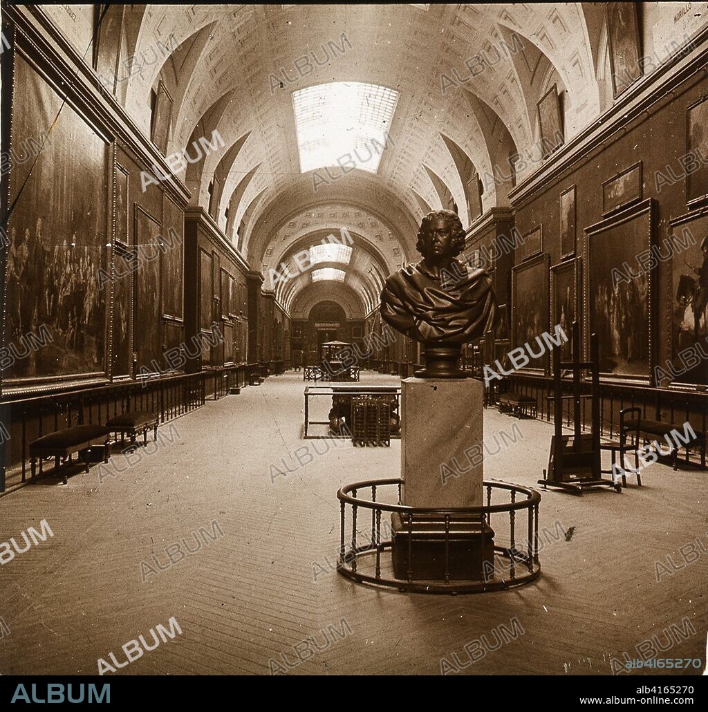 GAETANO MERCHI. Madrid. Museo del Prado. Galería principal con el busto de Goya.