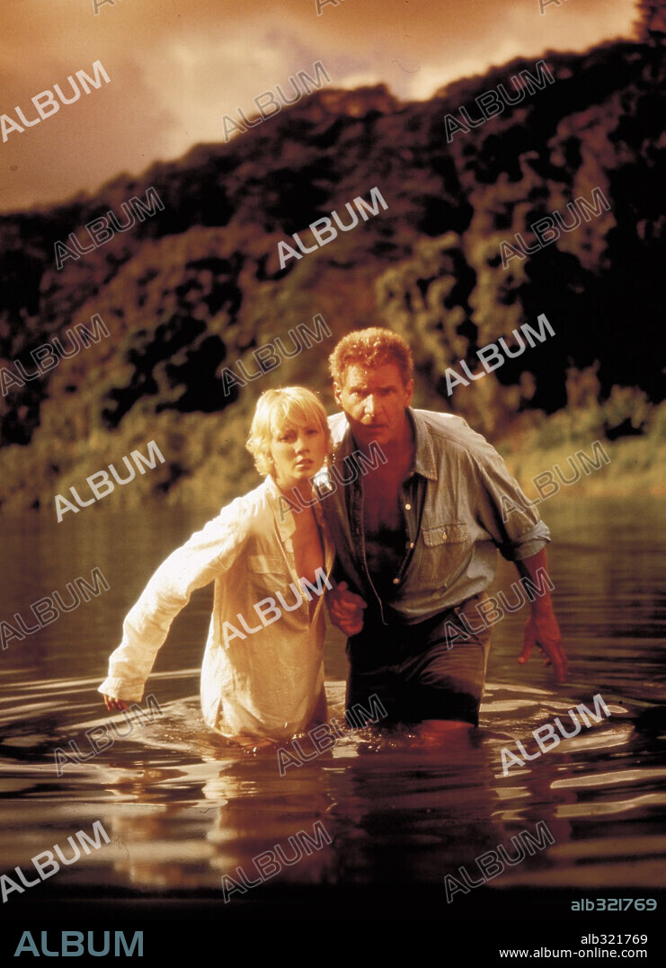 ANNE HECHE and HARRISON FORD in SIX DAYS SEVEN NIGHTS, 1998, directed by IVAN REITMAN. Copyright TOUCHSTONE PICTURES / WHITE, TIMOTHY.