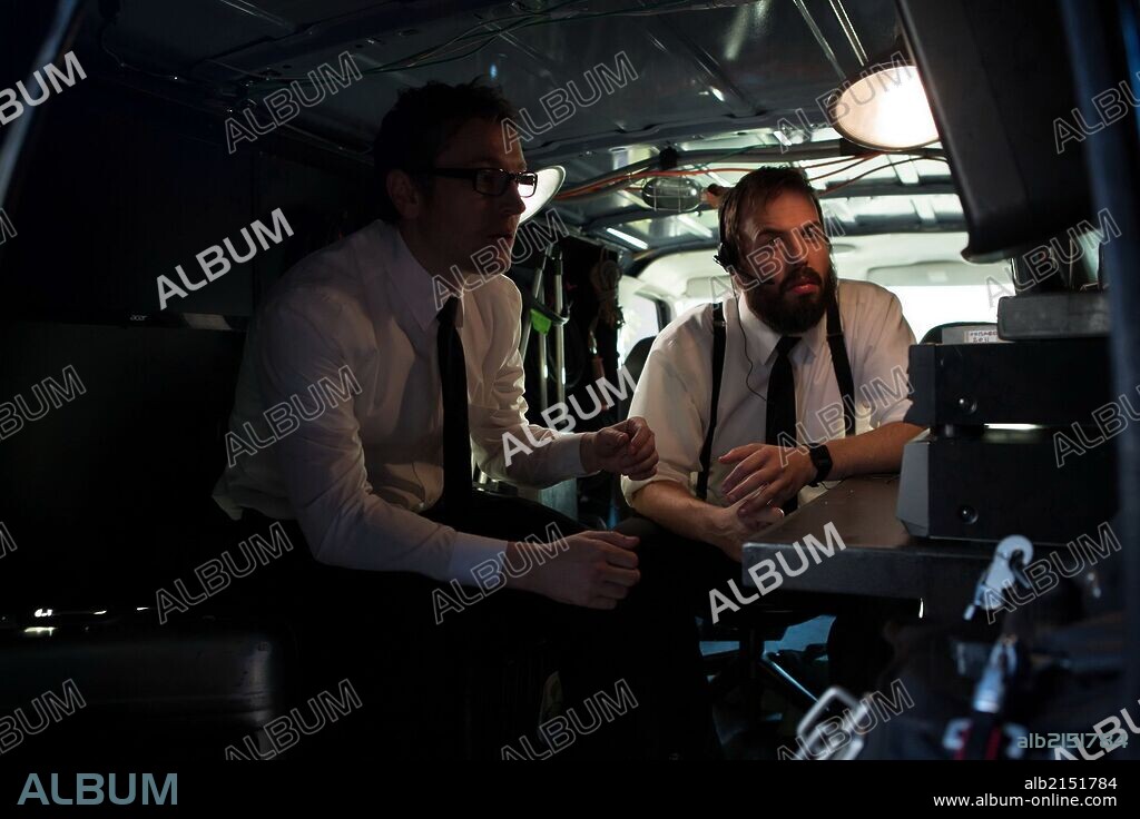 ANGUS SAMPSON y LEIGH WHANNELL en INSIDIOUS: CAPITULO 2, 2013 (INSIDIOUS: CHAPTER 2), dirigida por JAMES WAN. Copyright BLUMHOUSE PRODUCTIONS.