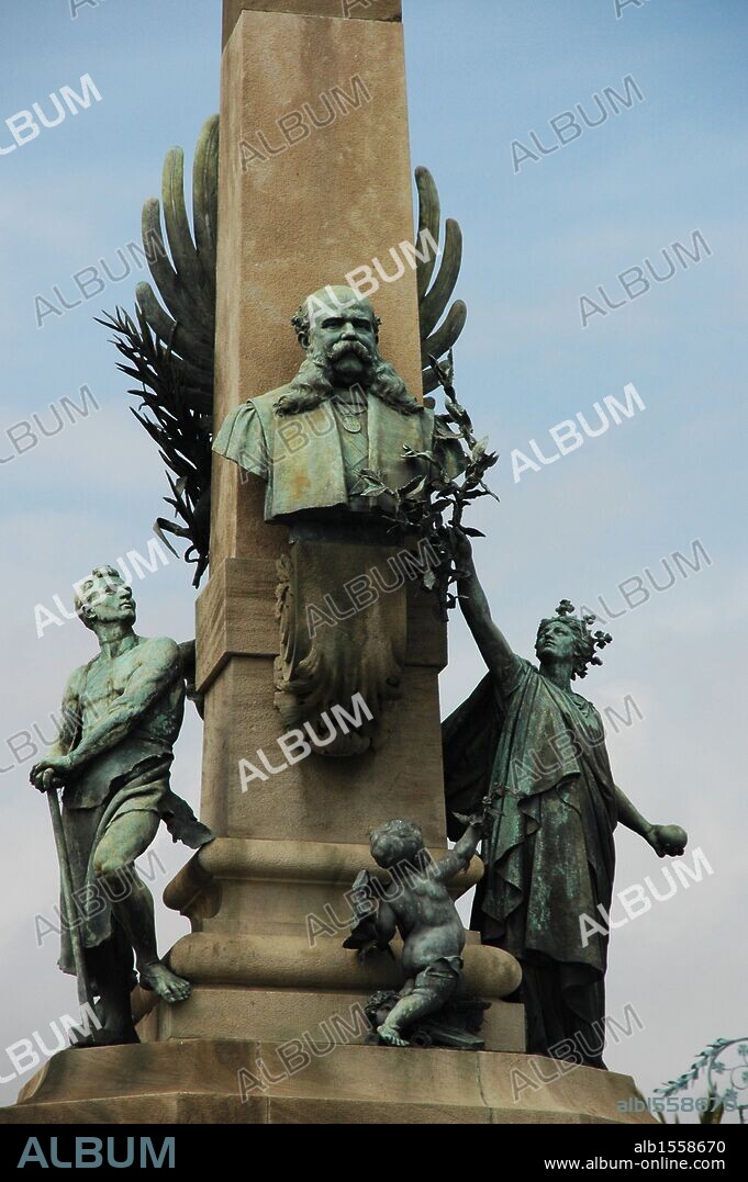 RIUS I TAULET, Francesc (Barcelona,1833-Olerdola, 1889). Alcalde de Barcelona en 1874, 1881 y desde 1885 hasta su muerte, llevando a cabo una intensa labor que culminaría con la Exposición Universal de 1888. MONUMENTO A RIUS I TAULET en el Paseo de Lluís Companys realizado por el escultor Manuel FUXA I LEAL (1850-1927). BARCELONA. Cataluña.