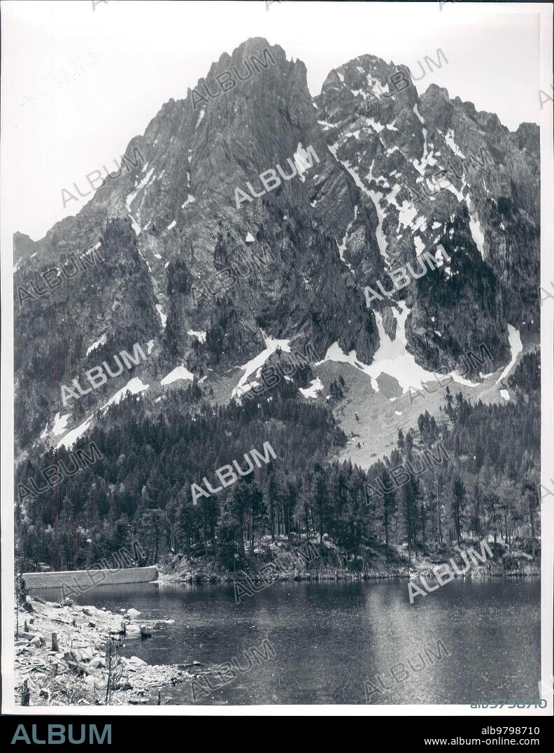 1959. Pirineos Leridanos. La Suiza montaña Española. El macizo de los Encantats sobre el hermoso lago san Mauricio. A donde Debería Llegar, como ha Llegado, la pista de Bohi y parque nacional de Aigües Tortes al parque nacional de san Mauricio y A Espot y su región de Lagos Maravillosos.