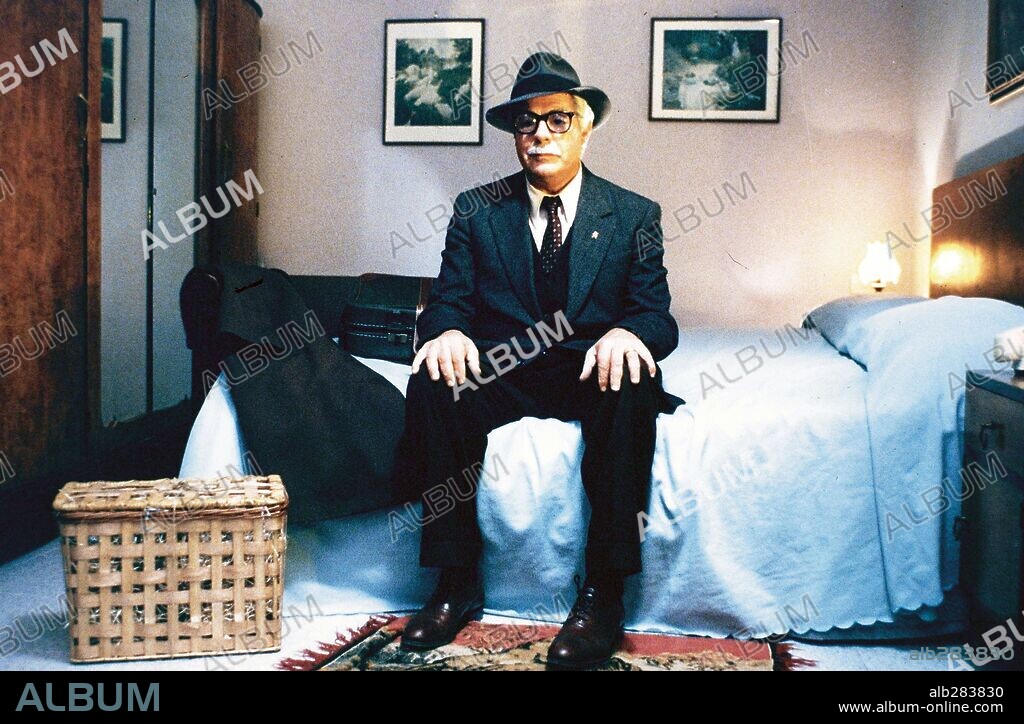 MARCELLO MASTROIANNI en ESTÁN TODOS BIEN, 1990 (STANNO TUTTI BENE), dirigida por GIUSEPPE TORNATORE. Copyright ERRE PRODUZIONI/LES FILMS ARIANE/SOVEREIGN PICTURES / TURSI, MARIO.