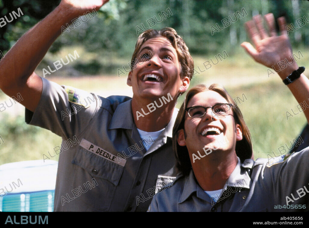 PAUL WALKER and STEVE VAN WORMEN in MEET THE DEEDLES, 1998, directed by STEVE BOYUM. Copyright WALT DISNEY PICTURES / VOLLICK, TOM.