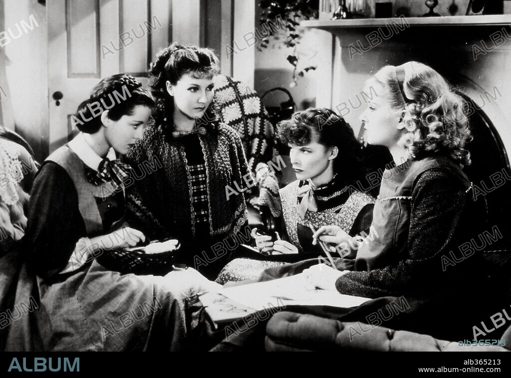 FRANCES DEE, JEAN PARKER, JOAN BENNETT y KATHARINE HEPBURN en LAS CUATRO HERMANITAS, 1933 (LITTLE WOMEN), dirigida por GEORGE CUKOR. Copyright RKO.