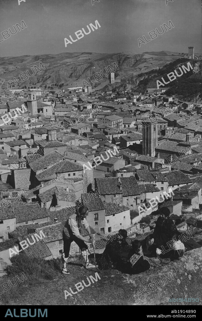 España. Vista general de Daroca (Zaragoza). Años 1950.