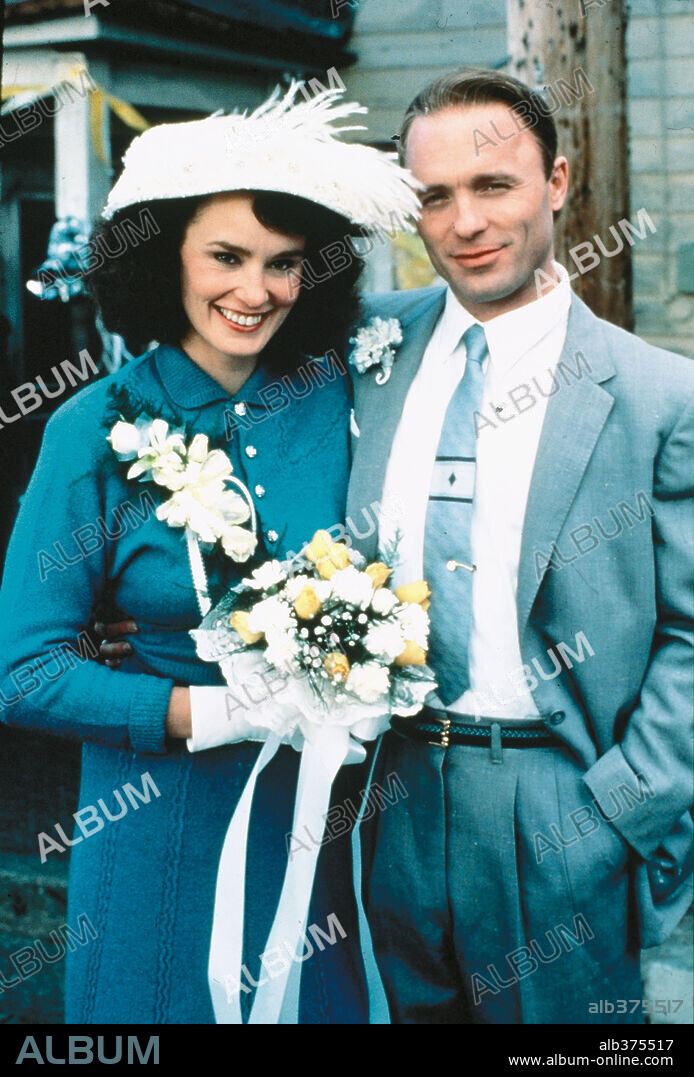 ED HARRIS and JESSICA LANGE in SWEET DREAMS, 1985, directed by KAREL REISZ. Copyright SILVER SCREEN/HBO/TRI STAR.