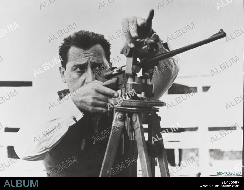 ALBERTO SORDI in MY WIFE, 1964 (LA MIA SIGNORA), directed by LUIGI COMENCINI and TINTO BRASS. Copyright DINO DE LAURENTIIS.