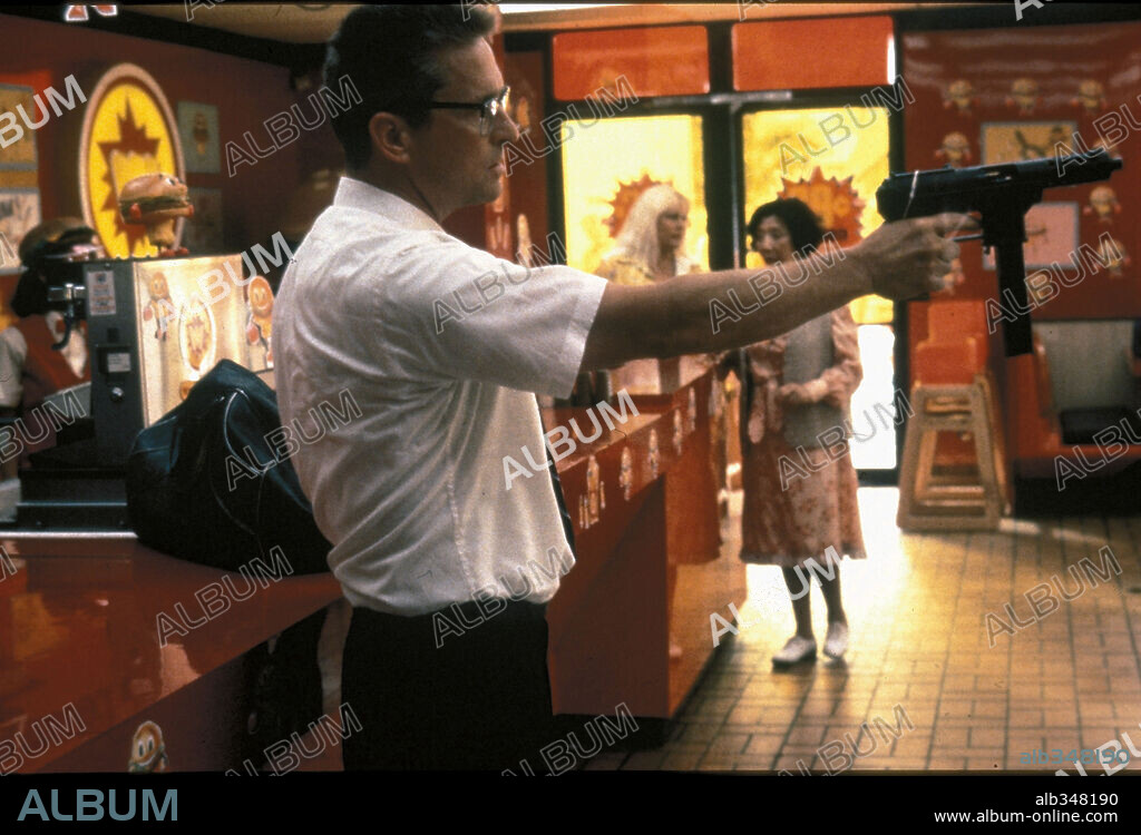 MICHAEL DOUGLAS in FALLING DOWN, 1993, directed by JOEL SCHUMACHER. Copyright WARNER BROTHERS.