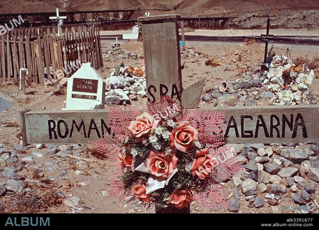 Grave marker in Smelter Cemetery, El Paso, Texas, 1972. Image courtesy National Archives.