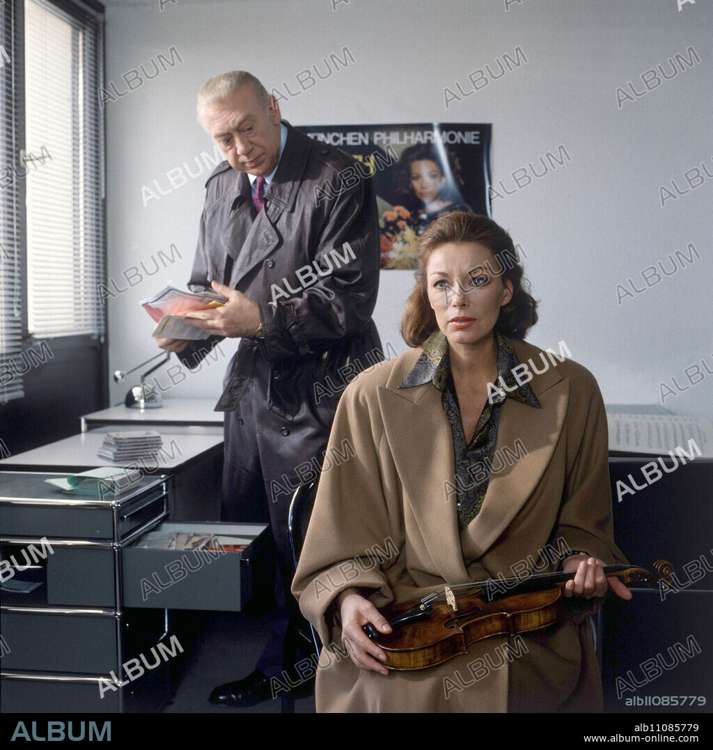 DERRICK / Judith / D 1990 / Zbynek Brynych / HORST TAPPERT (Derrick), EVELYN OPELA (Judith Loska).