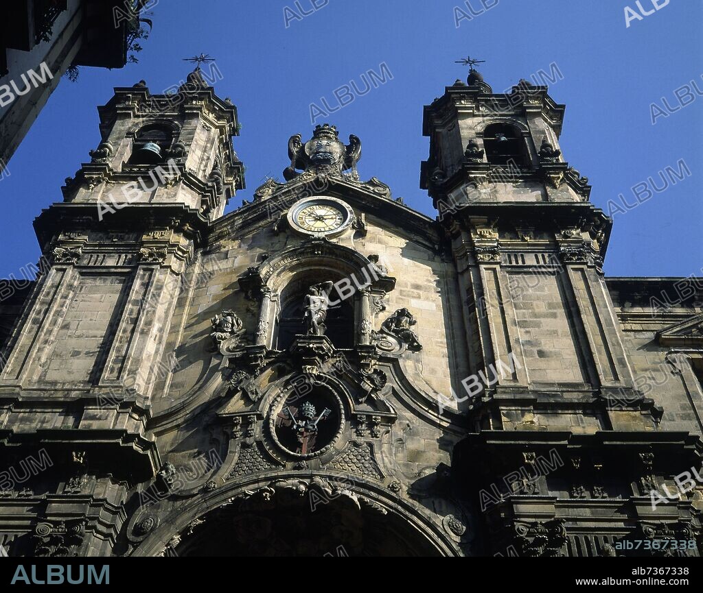 IGLESIA STA MARIA  FACHADA PARTE ALTA.
