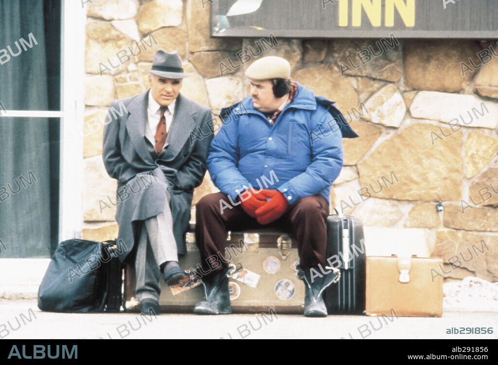 JOHN CANDY y STEVE MARTIN en MEJOR SOLO QUE MAL ACOMPAÑADO, 1987 (PLANES, TRAINS & AUTOMOBILES), dirigida por JOHN HUGHES. Copyright PARAMOUNT PICTURES.