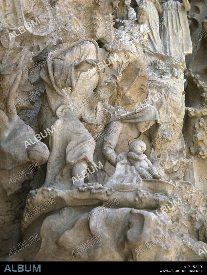 ARTE S. XIX. MODERNISMO. GAUDI, Antoni (Reus, 1852-Barcelona, 1926). "NACIMIENTO", esculturas del "PORTAL DEL NACIMIENTO" (1901) del TEMPLO EXPIATORIO DE LA SAGRADA FAMILIA. Realizadas en piedra. BARCELONA. Cataluña.