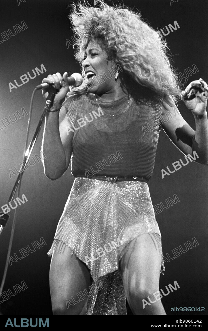 ESPAÑA TINA TURNER: Madrid, 4/07/1990.- La cantante norteamericana Tina Turner, durante el concierto que ofreció en la Plaza de Toros de las Ventas. Concierto, que pertenece a su gira mundial "De Despedida", la cantante estuvo acompañada por "The Neville Brothers" como teloneros de lujo. EFE/Daniel Beltrá.
