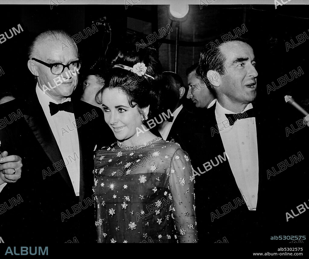 Phillip burton. elizabeth taylor. montgomery clift. new york. 1964. (Photo by: Marka/Universal Images Group via Getty Images).