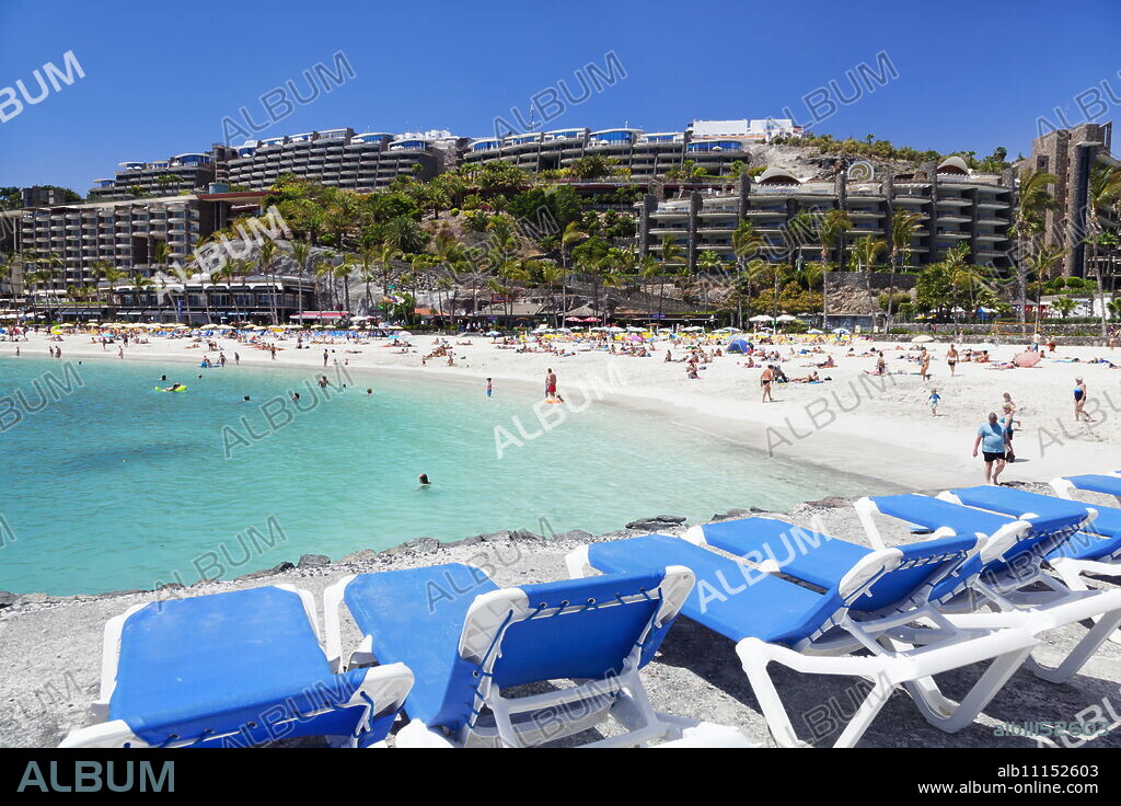 Sun loungers at a beach, Arguineguin, Anfi del Mar, Playa de la Verga, Gran Canaria, Canary Islands, Spain, Atlantic, Europe.