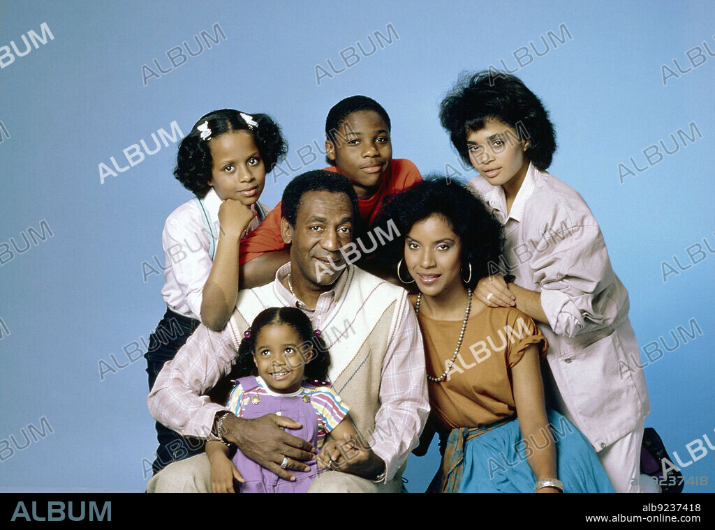 BILL COSBY, KESHIA KNIGHT-PULLIAM, LISA BONET, MALCOLM JAMAL WARNER, PHYLICIA RASHAD und TEMPESTT BLEDSOE in THE COSBY SHOW, 1984, unter der Regie von JAY SANDRICH. Copyright CARSEY-WERNER COMPANY.