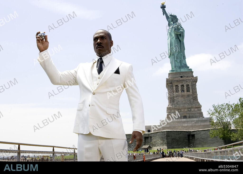 EDDIE MURPHY en ATRAPADO EN UN PIRADO, 2008 (MEET DAVE), dirigida por BRIAN ROBBINS. Copyright DEEP RIVER PROD./FRIENDLY FILMS/GUY WALKS INTO A BAR PROD.