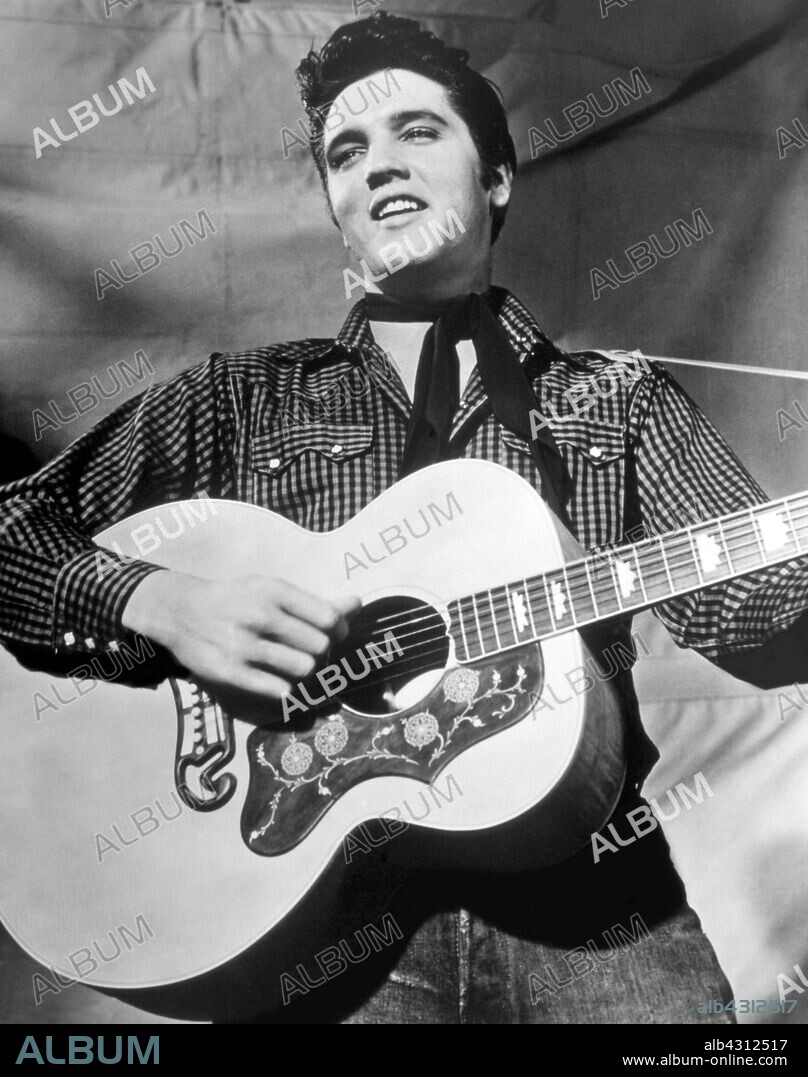 ELVIS PRESLEY dans KING CREOLE, 1958, réalisé par MICHAEL CURTIZ. Copyright PARAMOUNT PICTURES.