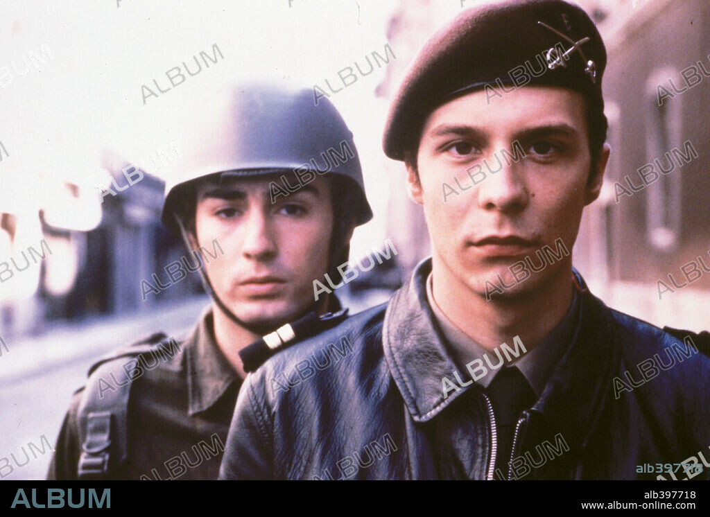 FELE MARTINEZ in APRIL CAPTAINS, 2000 (CAPITAS DE ABRIL), directed by MARIA DE MEDEIROS. Copyright MUTANTE FILMES/PC FILMART/ALIA FILM/JBA PRODUCTION.