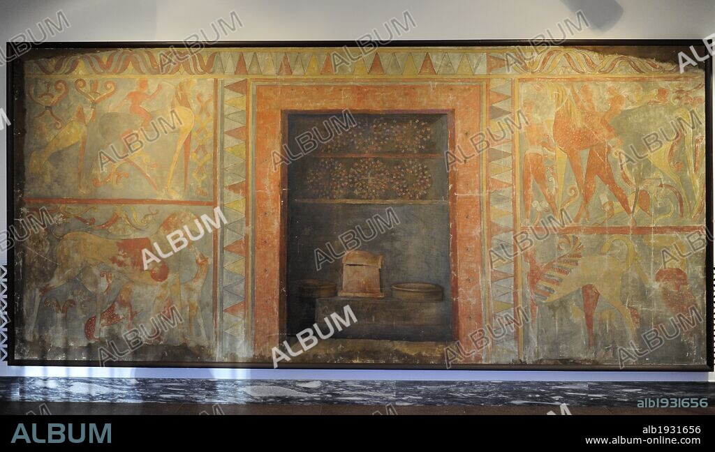 ARTE ETRUSCO. ITALIA. TUMBA DE CAMPANA, ciudad etrusca de Veji. (Veyes, Veii o Veius), Italia. 600 a. C. Tumba monumental excavada en la roca a modo de casa. Decorada con frescos. Museo Carlsberg Glyptotek. Copenhague. Dinamarca.