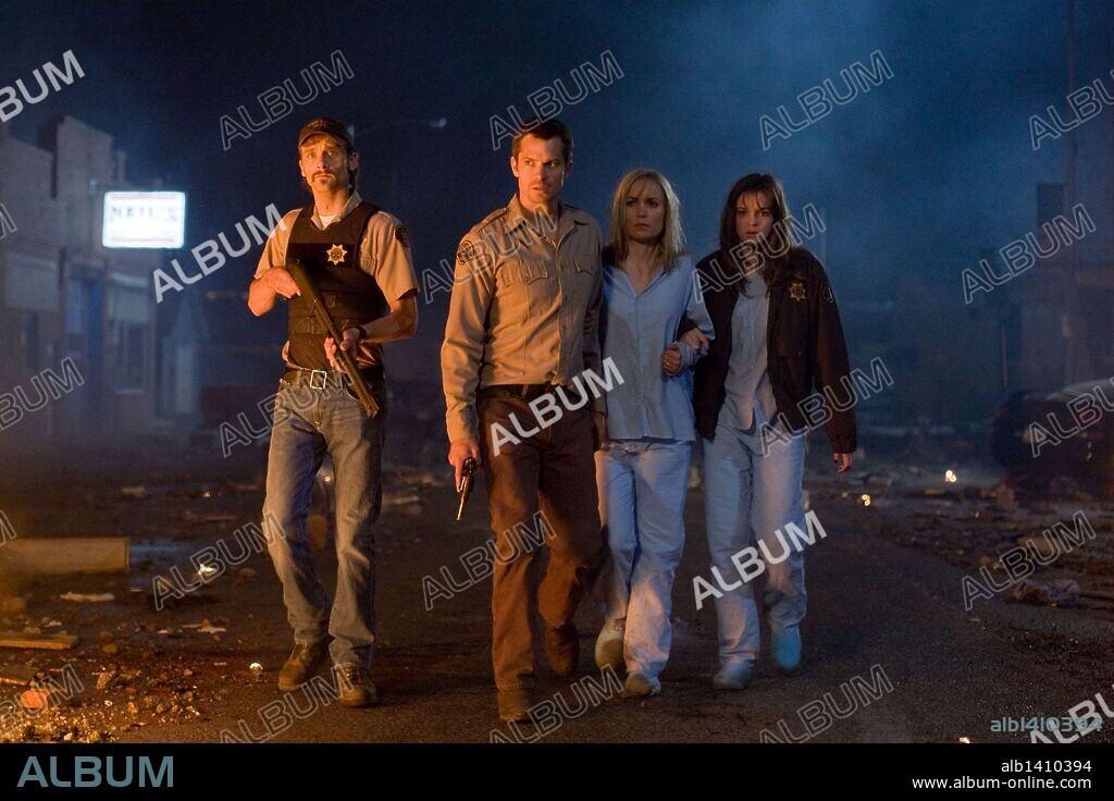 DANIELLE PANABAKER, JOE ANDERSON, RADHA MITCHELL and TIMOTHY OLYPHANT in THE CRAZIES, 2010, directed by BRECK EISNER. Copyright OVERTURE FILMS/PARTICIPANT MEDIA/PENN STATION/ROAD REBEL.