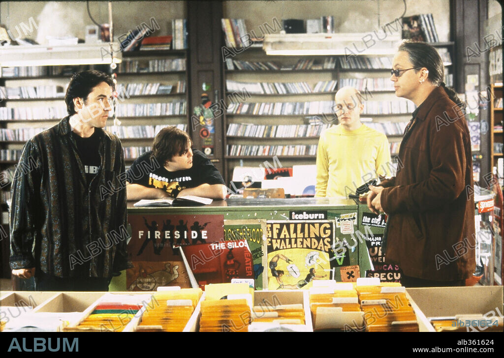 JACK BLACK, JOHN CUSACK, TIM ROBBINS und TODD LOUISO in HIGH FIDELITY, 2000, unter der Regie von STEPHEN FREARS. Copyright MOSELEY, MELISSA.