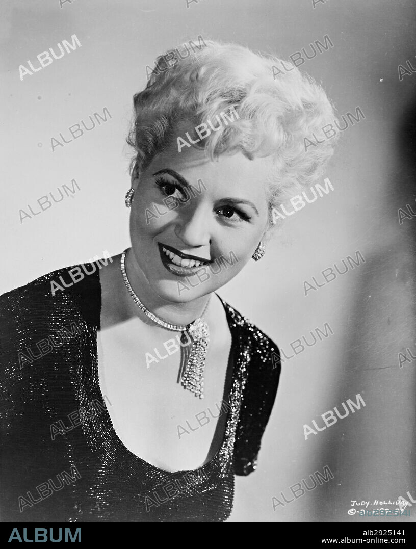 JUDY HOLLIDAY en NACIDA AYER, 1950 (BORN YESTERDAY), dirigida por GEORGE CUKOR. Copyright COLUMBIA PICTURES.