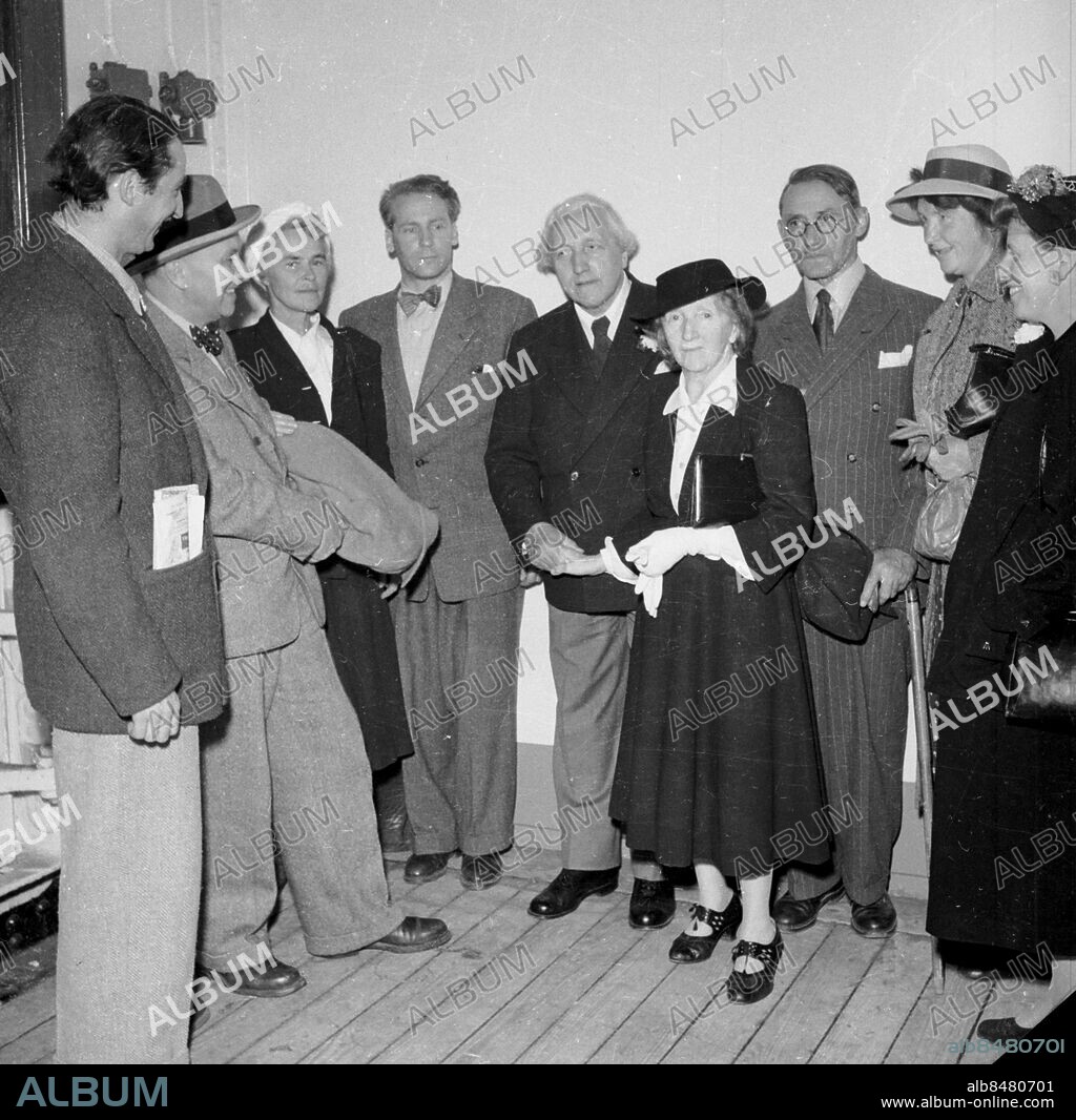 Göteborg september 1947 - Skulptören Carl Milles med makan Olga anländer till Göteborg med Svenska Amerikalinjen *** Local Caption *** h+wrè>{ Scan-r389.jpg. KAMERAREPORTAGE.