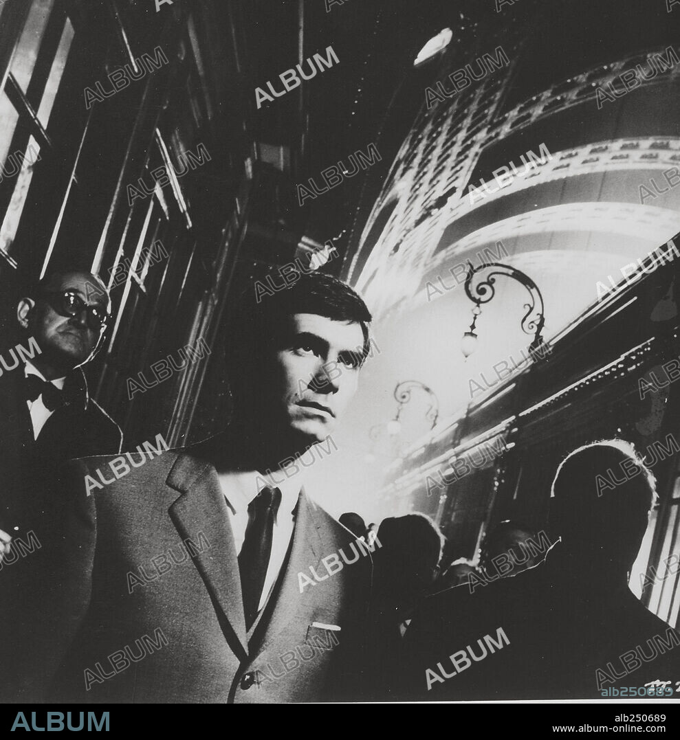 ANTHONY PERKINS en EL PROCESO, 1962 (LE PROCES), dirigida por ORSON WELLES. Copyright PARIS EUROPA/FICIT/HISA.