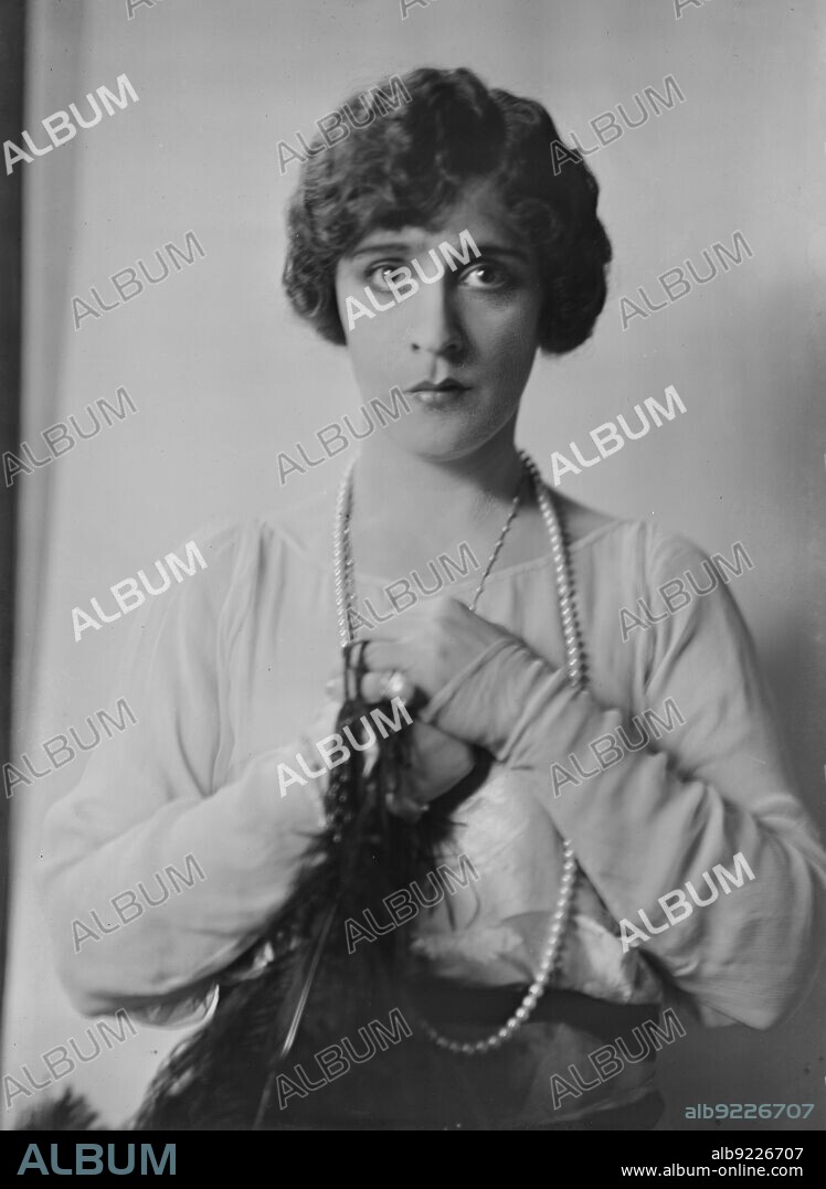 ARNOLD GENTHE. Cowl, Jane, Miss, portrait photograph, 1918 Oct. 14.