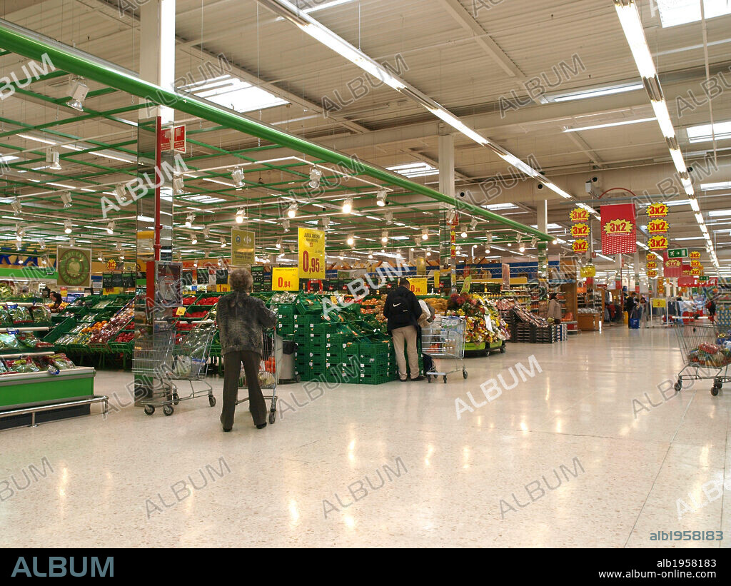 Interior SUPERMERCADO CARREFOUR. España.